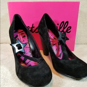 Betseyville Black Suede Pumps